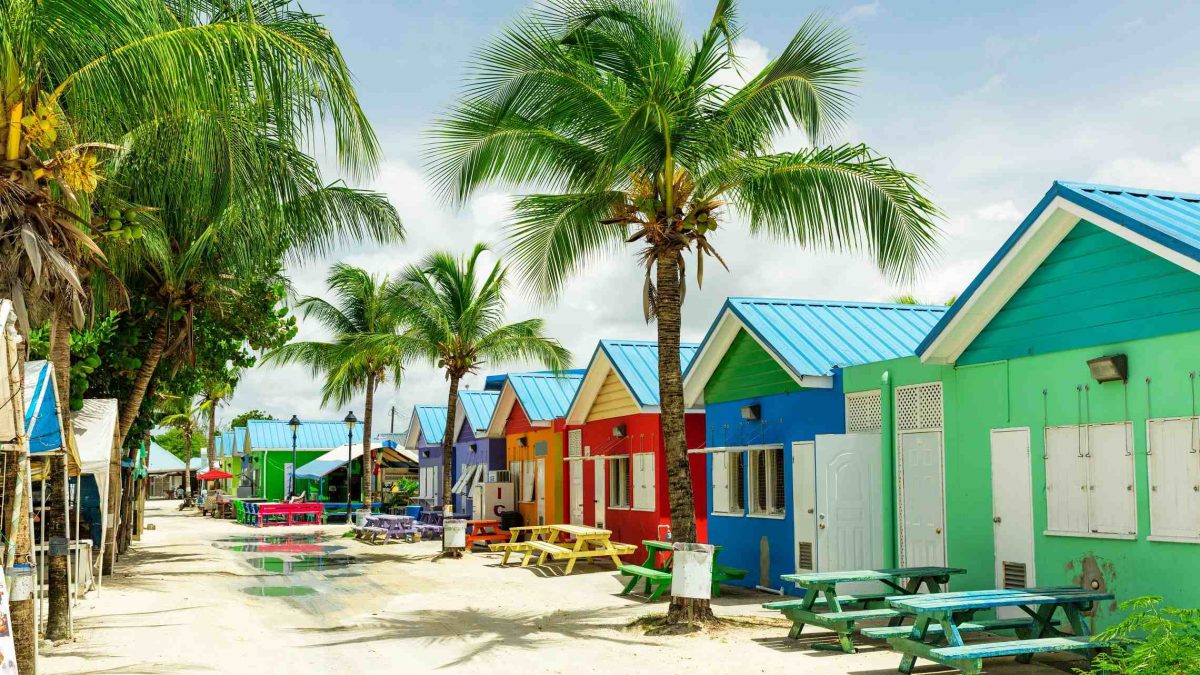 Värillisiä taloja Barbados Karibia