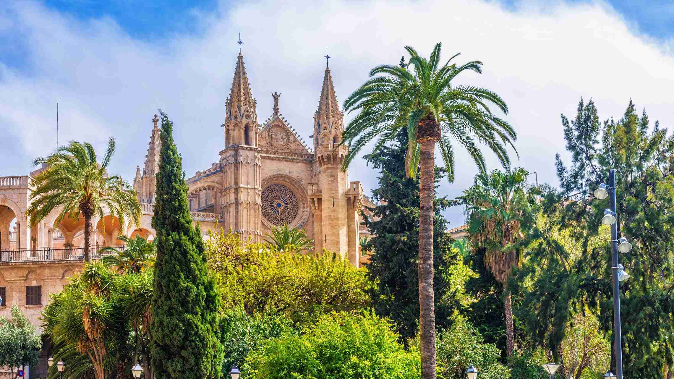 Palma-de-Mallorca-katedraali-Espanja-1920x1080.jpg
