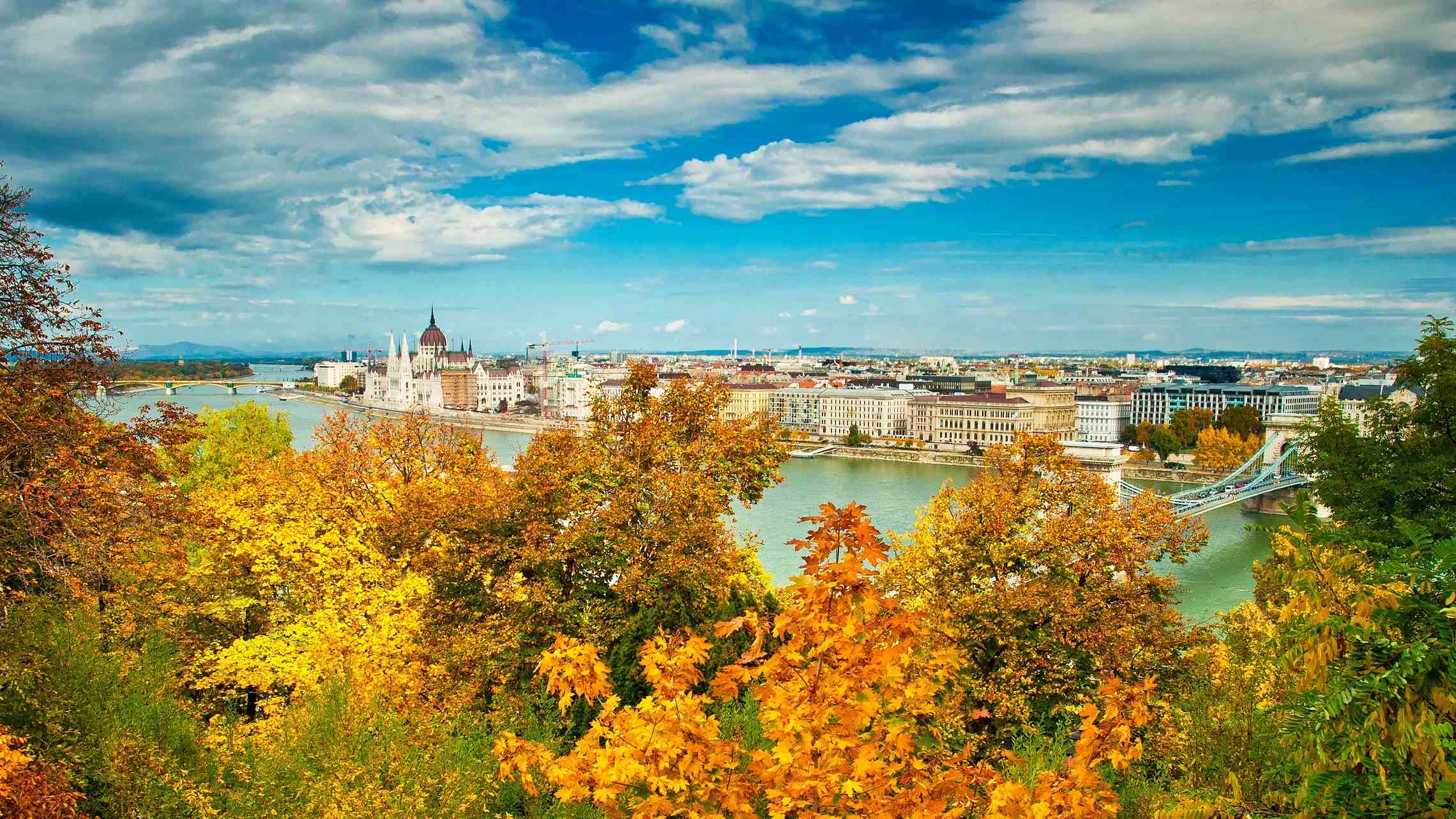 Budapest-syksyllä-Unkari-Tonavan-risteily-1920x1080.jpg