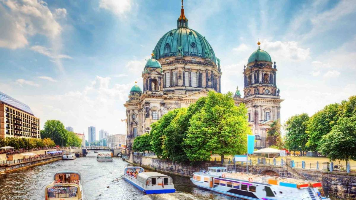 Kristinan ROPAX-risteilyllä pääset tutustumaan Saksaan. Kuvassa Berliinin katedraali Mitte-museosaarella.