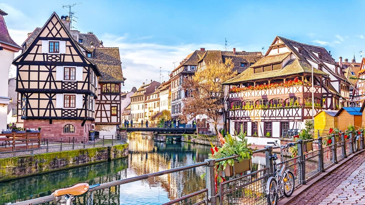 Strasbourg on upeimmillaan joen ja kanavien rannoilla