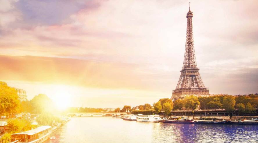 Eiffel torni ja Seine joki Pariisi Ranska