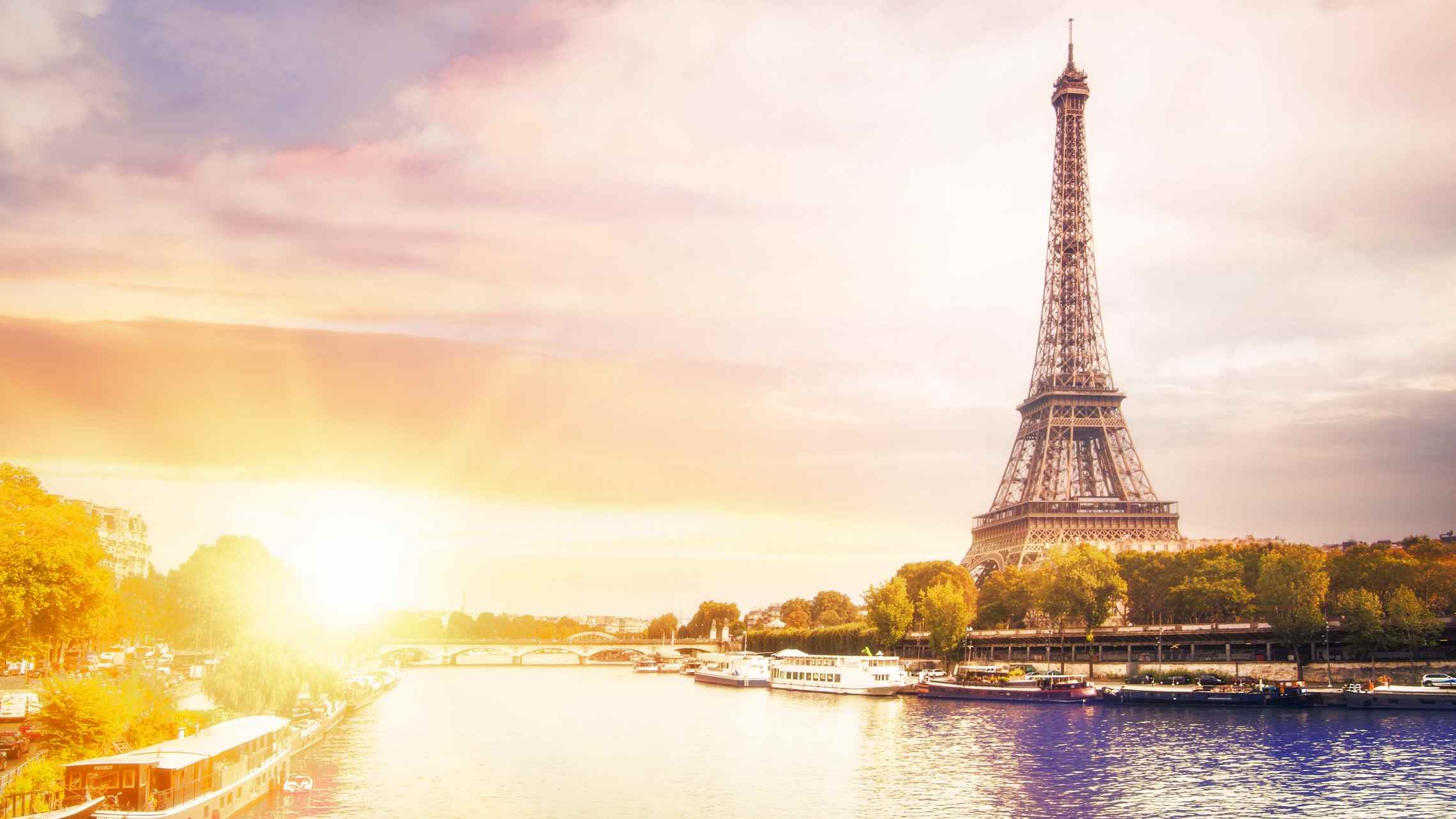 Eiffel torni ja Seine joki Pariisi Ranska