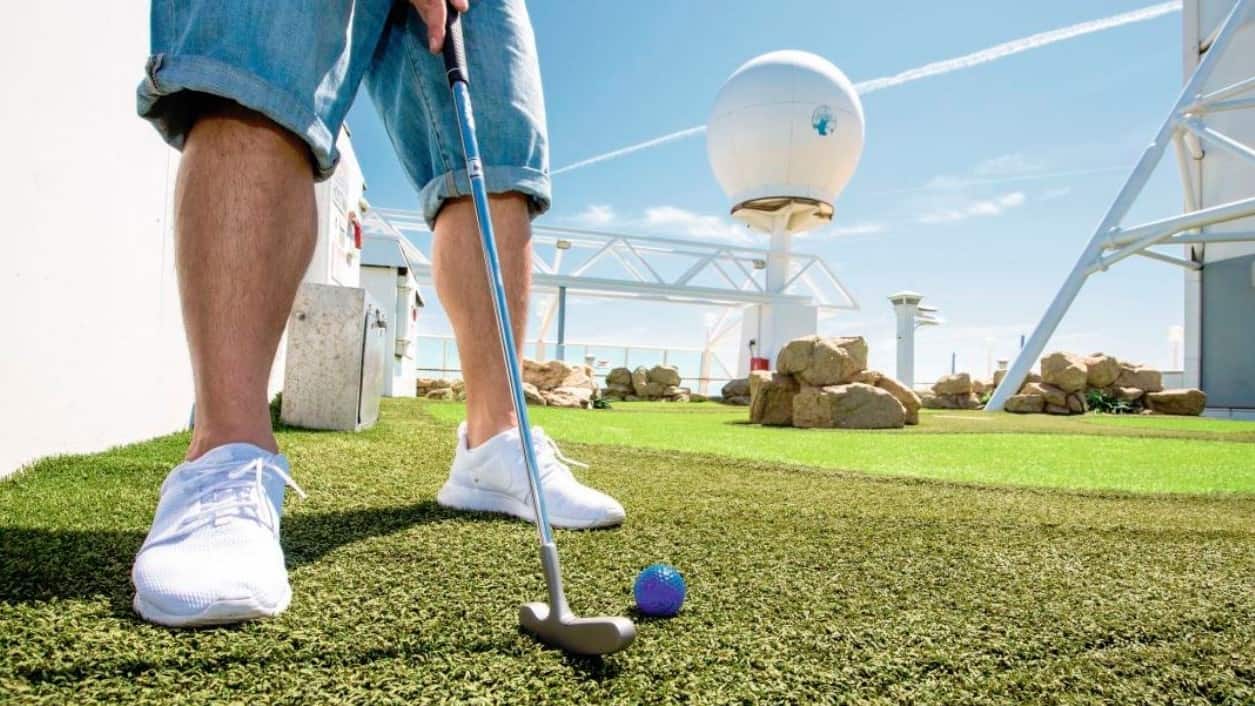 Marella Explorer 2 minigolf