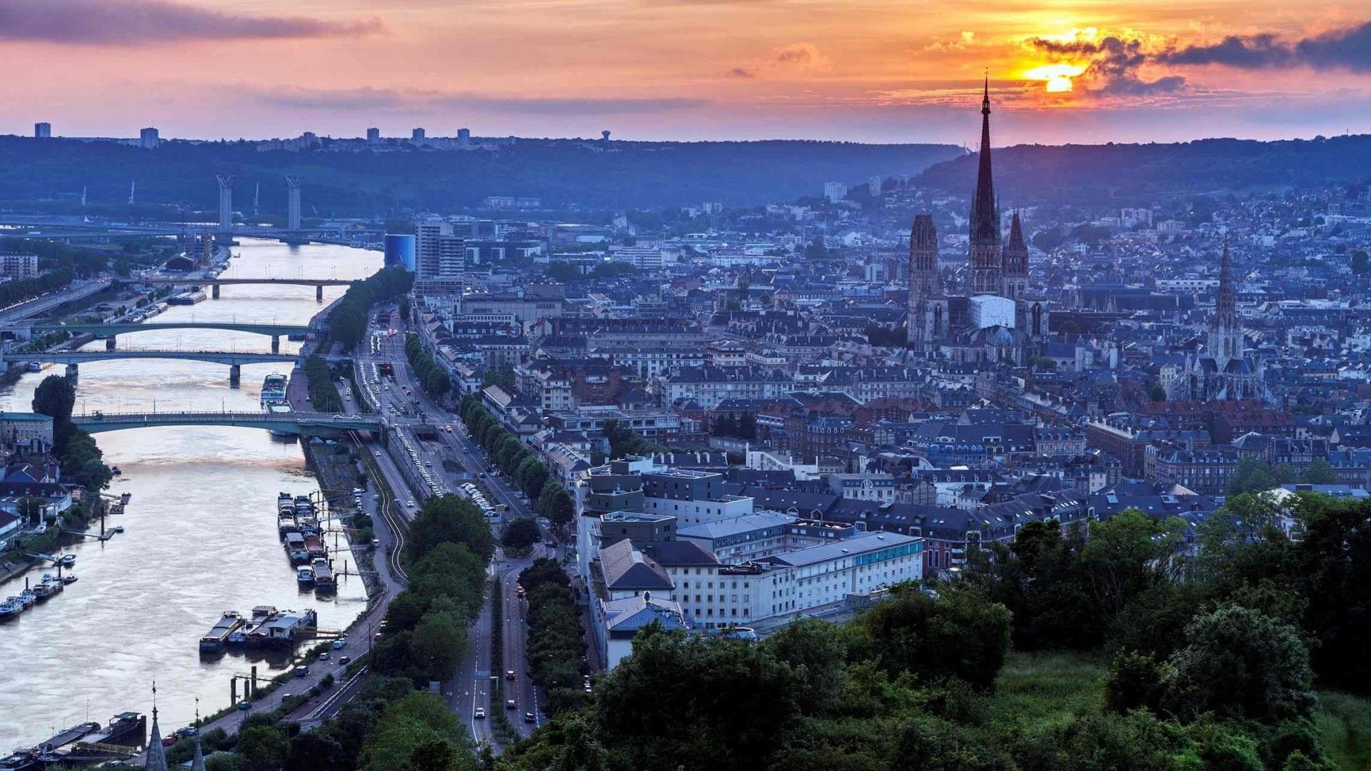 Rouen auringonlaskussa