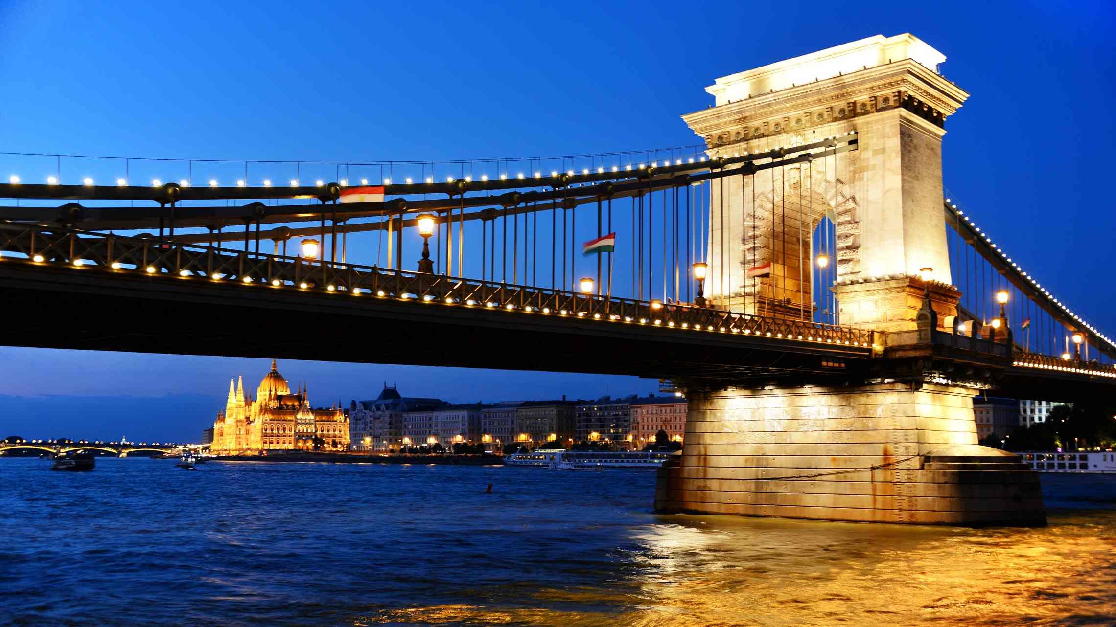 Budapestin Ketjusilta illalla Unkari