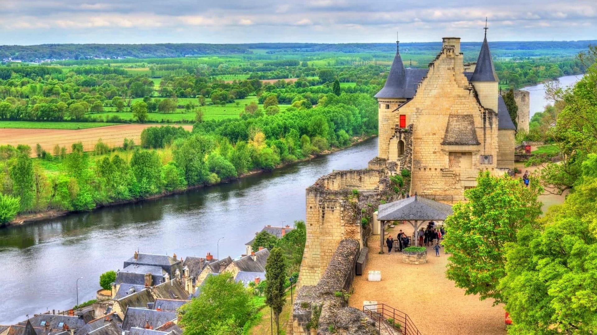 Chinonin linna loirejoki