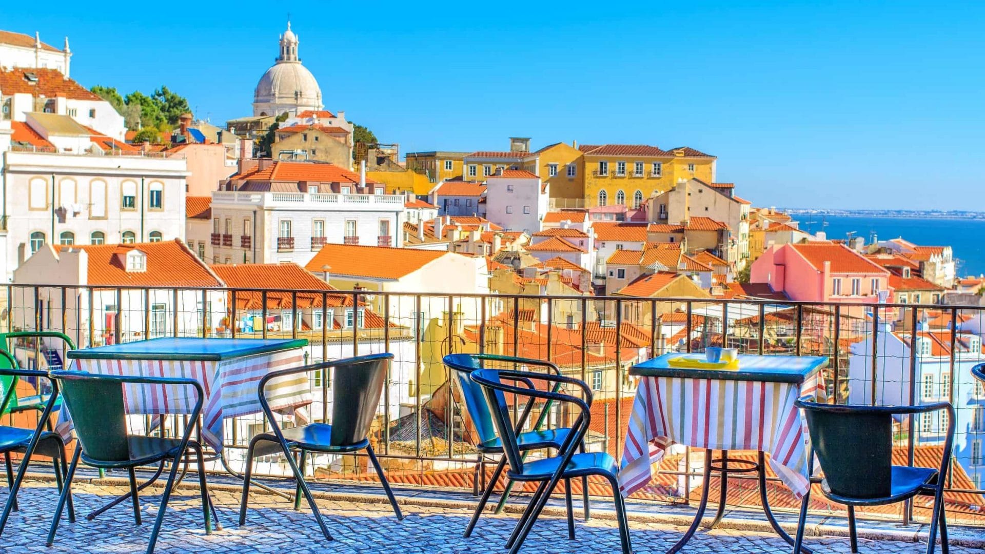 Kahvila terassi Lissabon portugali