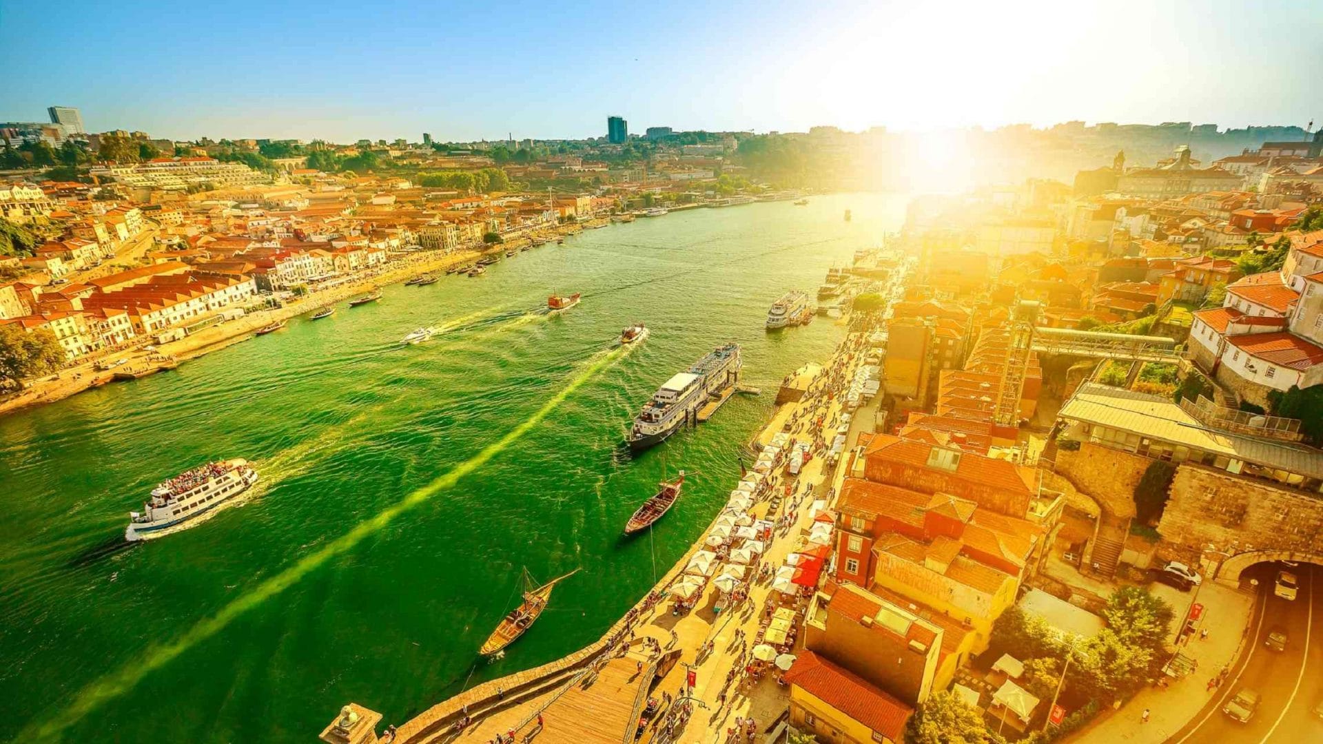 Oporto auringonlaskussa Dourojoki Portugali