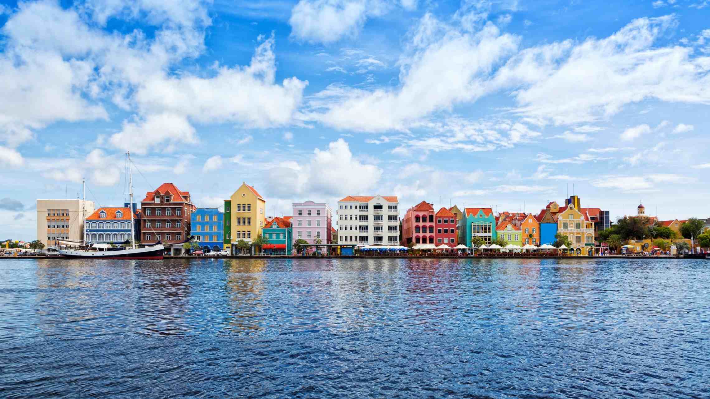 Willemstadin värikkäitä taloja Curacao