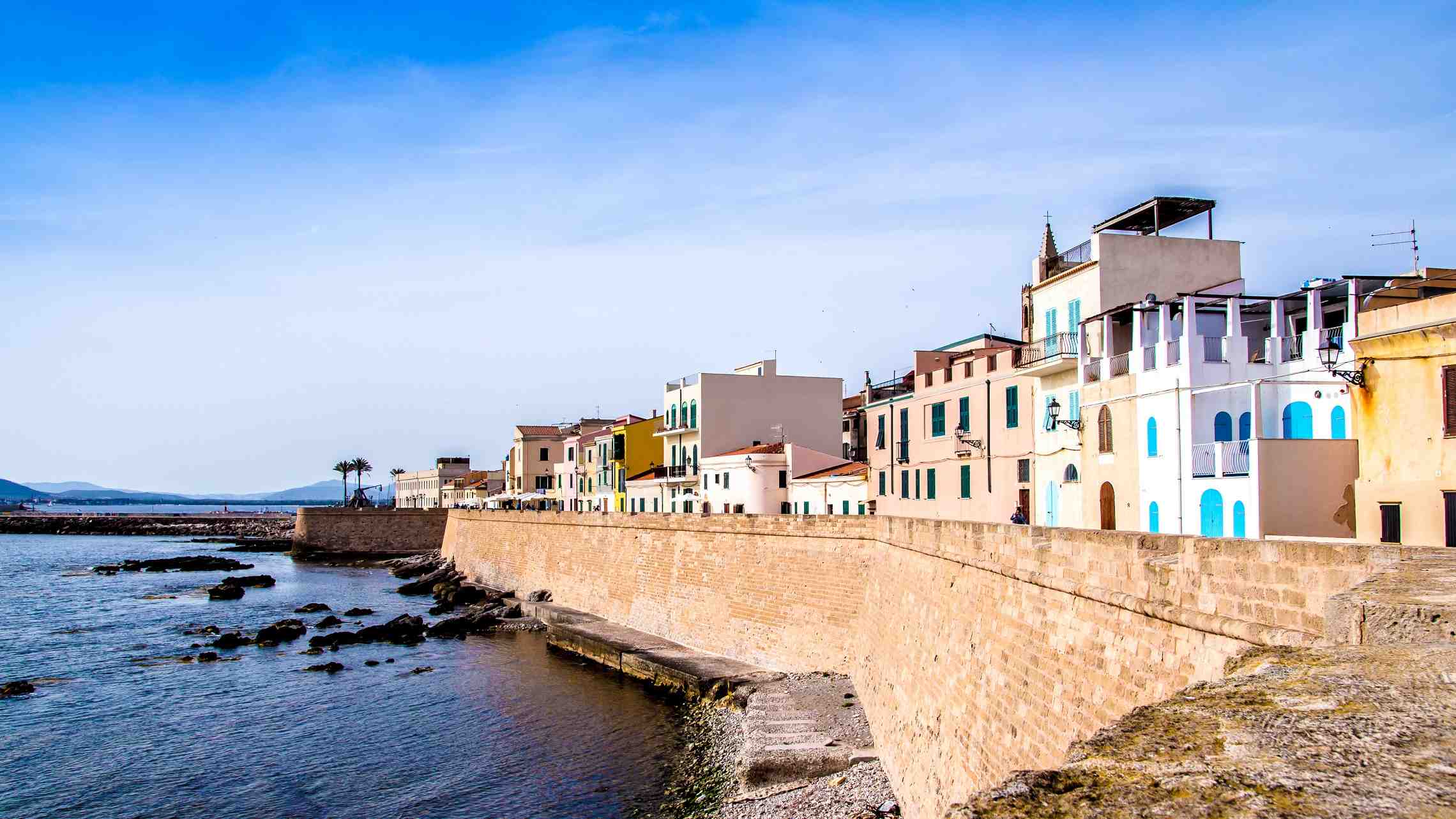 Alghero kävelykatu rannassa Sardinia Italia
