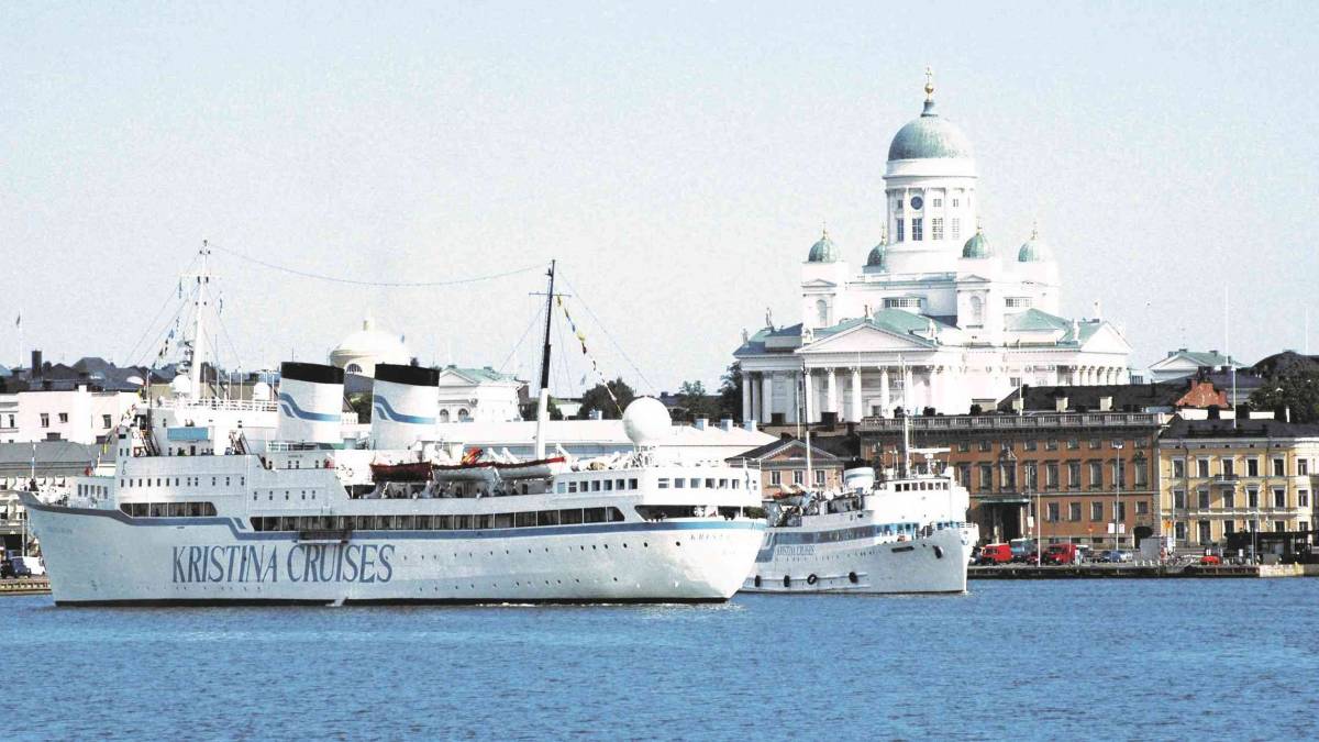Kristina Regina ja Kristina Brahe Helsingissä Kauppatorin edustalla Kristina Cruises historia
