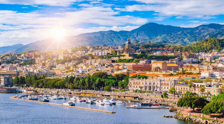 Messina kaupunkinäkymä Sisilia Italia