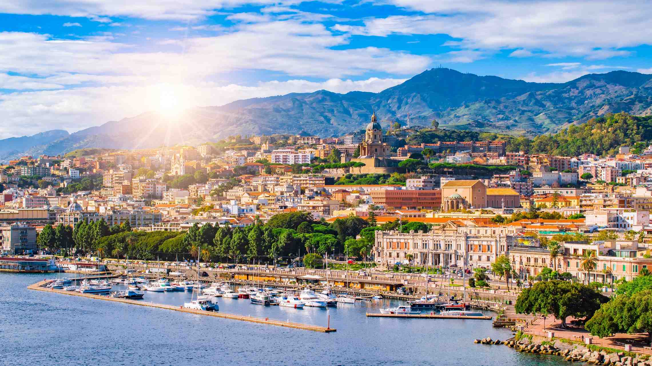 Messina kaupunkinäkymä Sisilia Italia