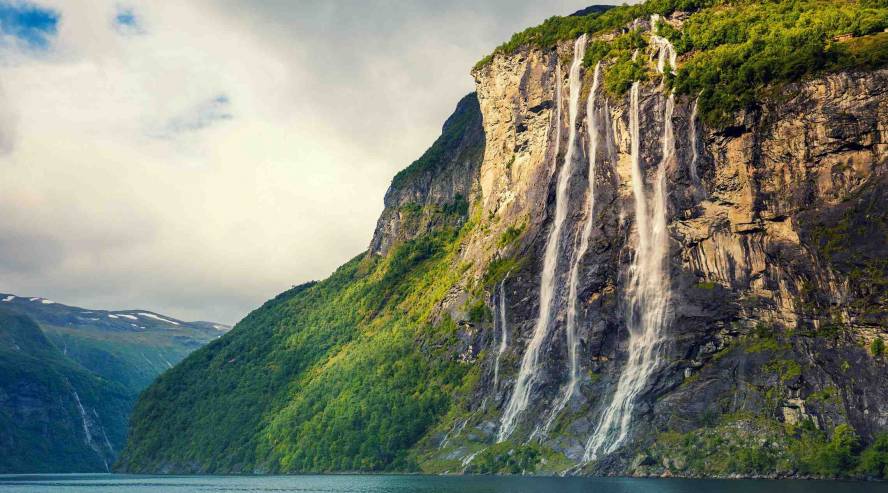 Norja Geiranger vuono Seitsemän sisarusta maisema vesiputous