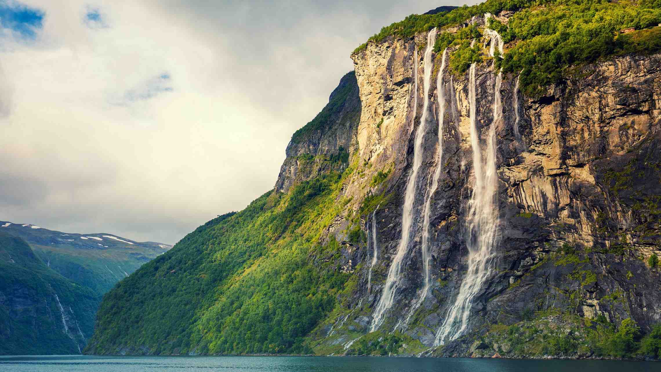 Norja Geiranger vuono Seitsemän sisarusta maisema vesiputous