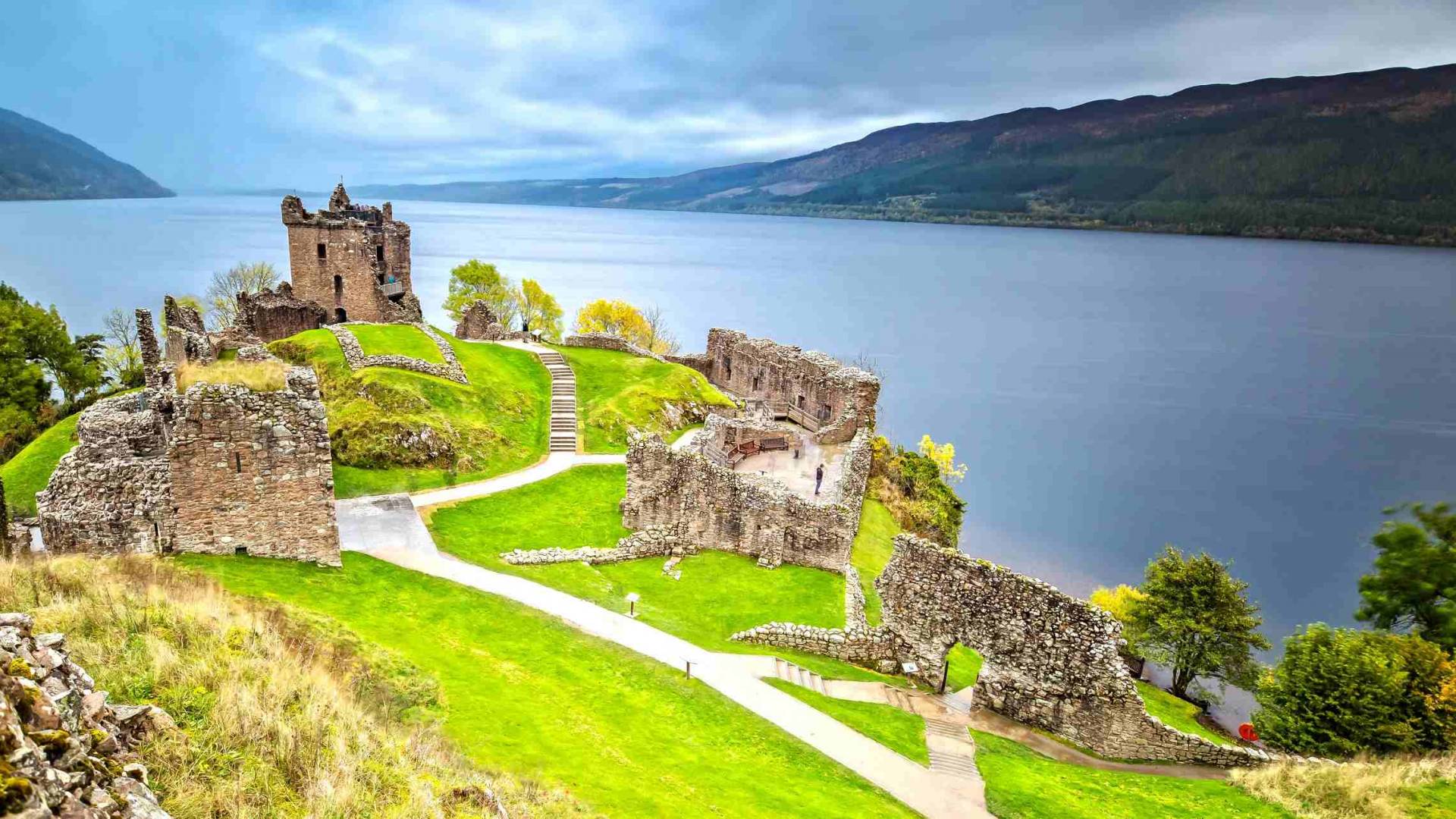 Urquhartin Linna ja Loch Ness Skotlanti Iso Britannia