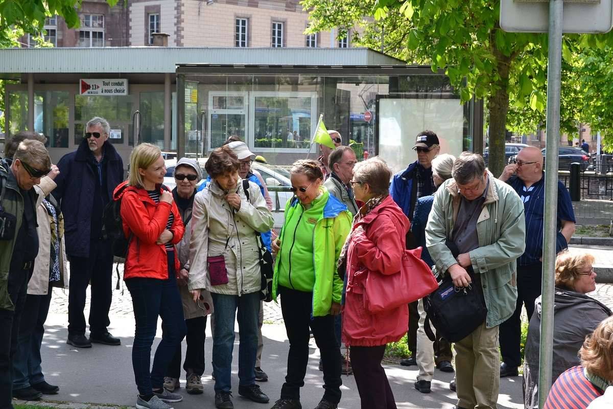 Ulkomaille ilman kielitaitoa Kristina Cruisesin matkanjohtajan kanssa henkilöt