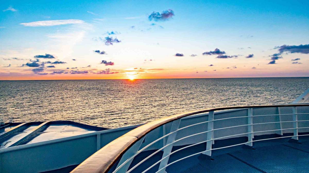 Aamuaurinko laivalla Aamuaurinko laivalla