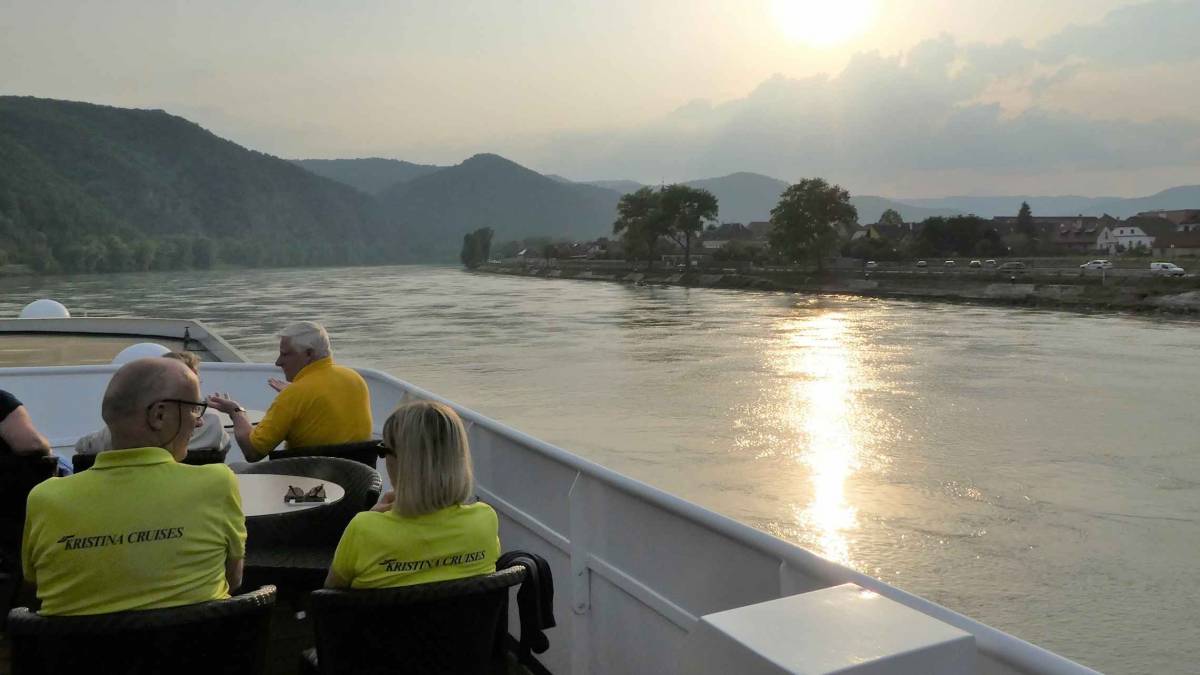 Tonavan jokiristeily Wachaun laakso