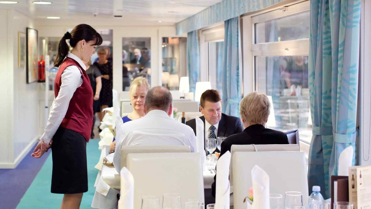 Der Kleine Prinz laivan ravintolassa c Quality Tours