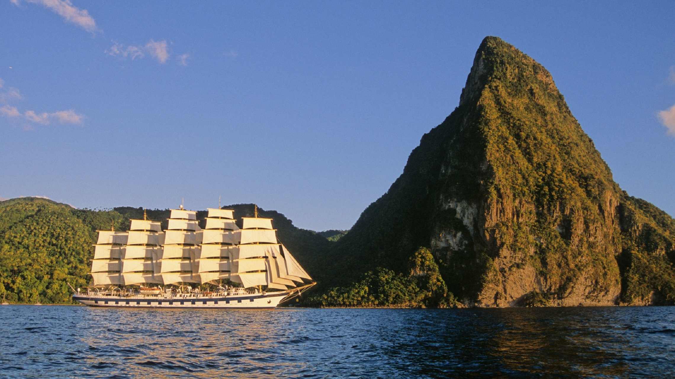 Royal Clipper yleiskuva St Lucian edustalla © Andy Lovering