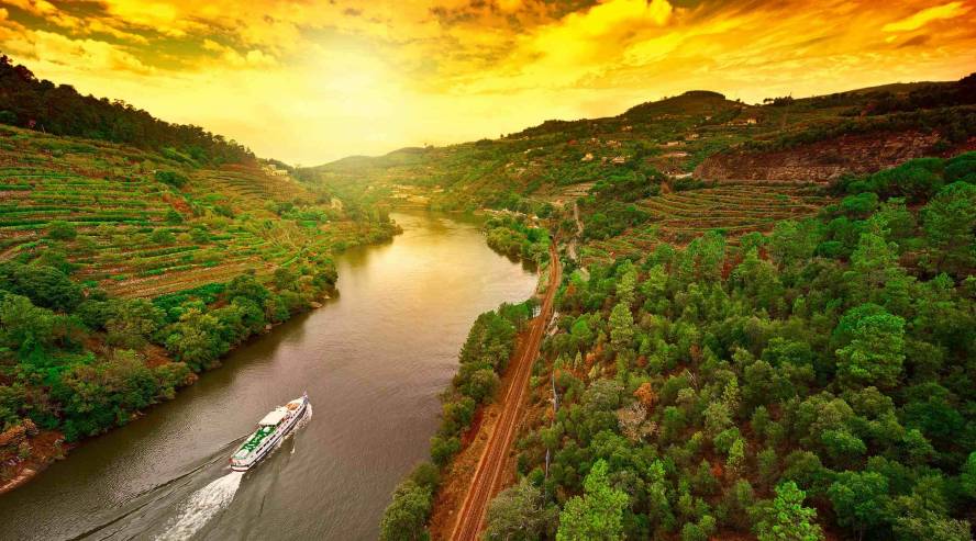 Lähde kokemaan Eurooppaa tavanomaisesta poikkeavilla jokiristeilyillä