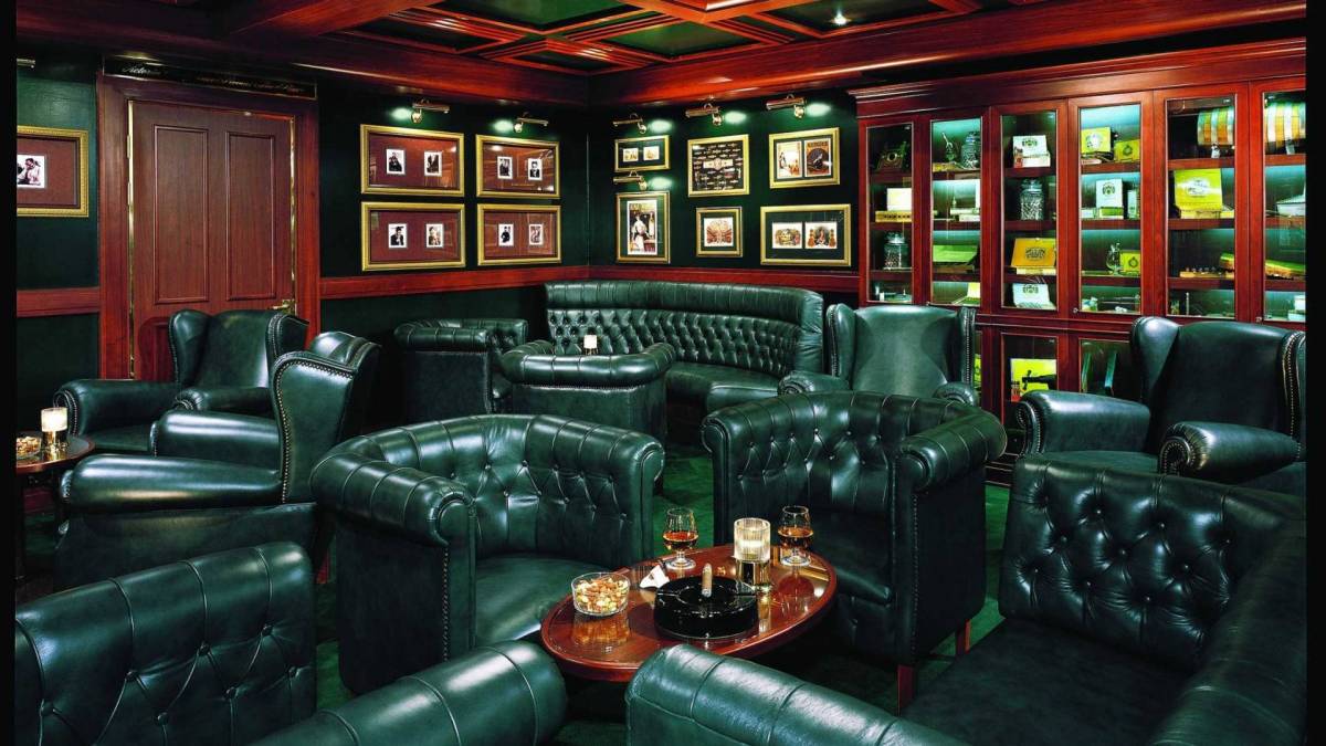 Churchill Cigar Bar Norwegian Sun ©NCL