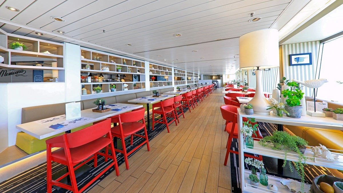 Club Bistro Buffet Vasco da Gama ©NickoCruises