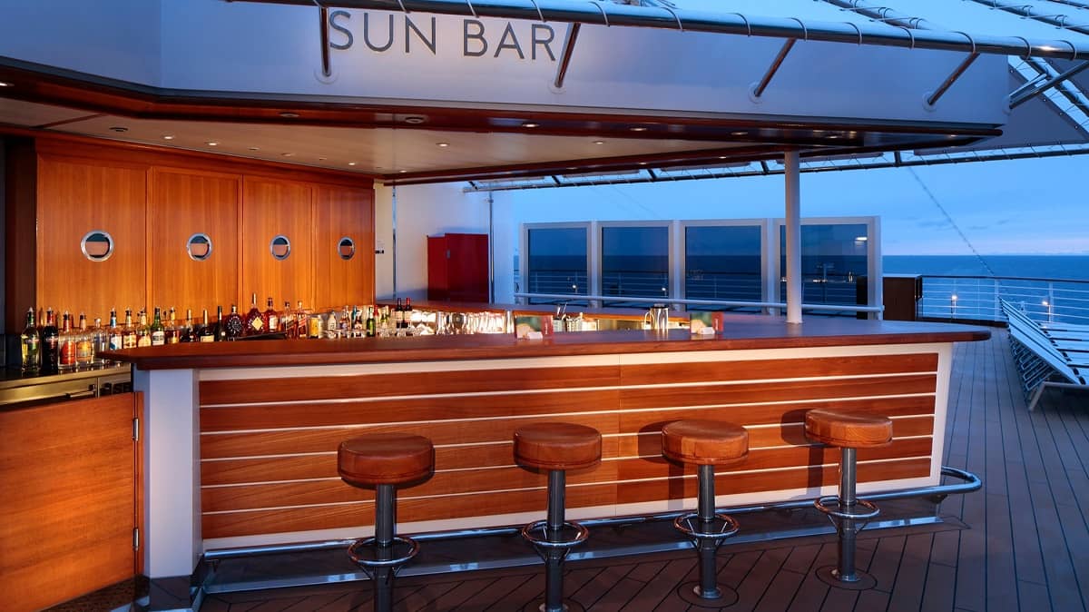 Koningsdam Sun Bar ©HAL