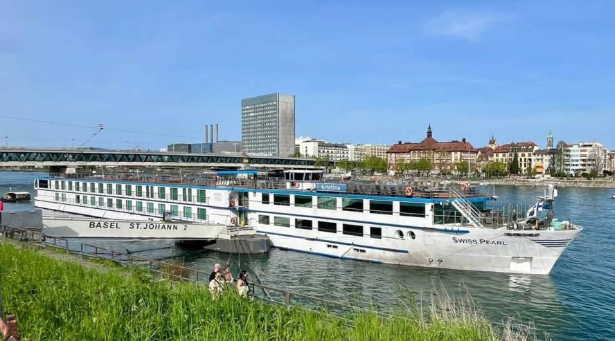 Swiss Pearl ulkokuva (c)Teija Aartola Jalonen