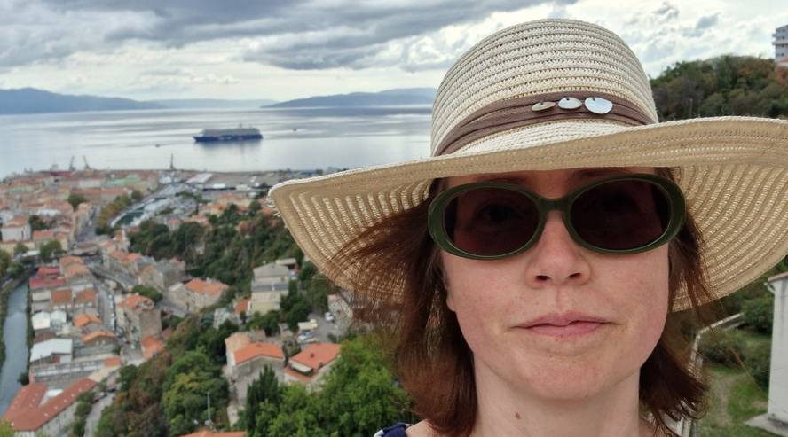 Sanna Piiroinen matkustaa yksin