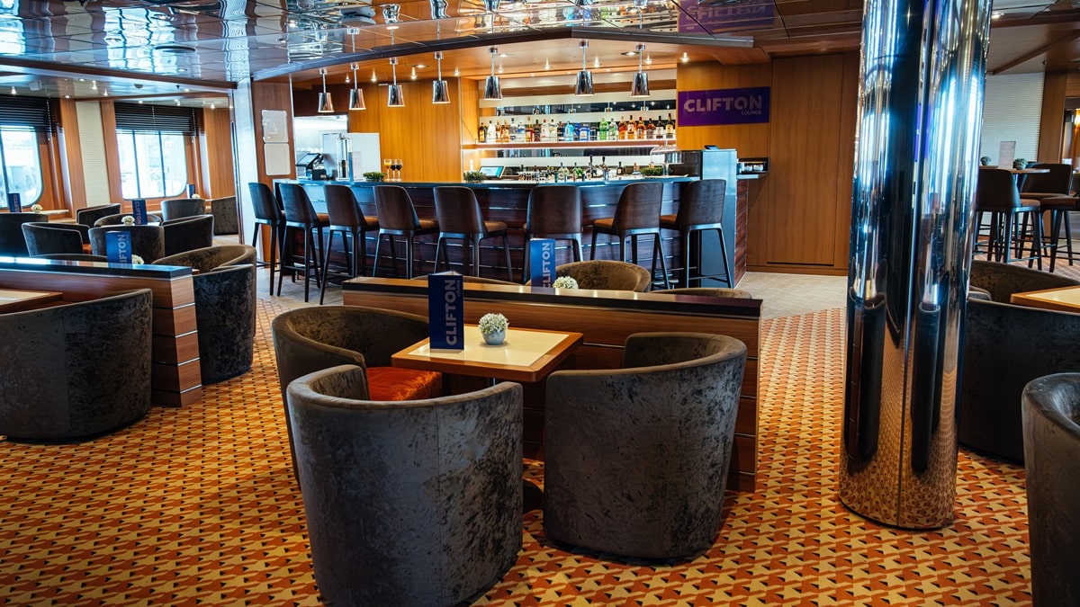 Clifton Lounge Ambition (c)AmbassadorCruiseLine