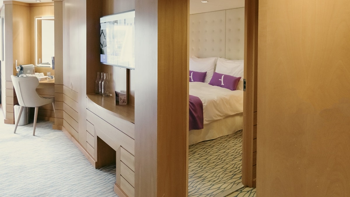 Deluxe Suite Ambition (c)AmbassadorCruiseLine