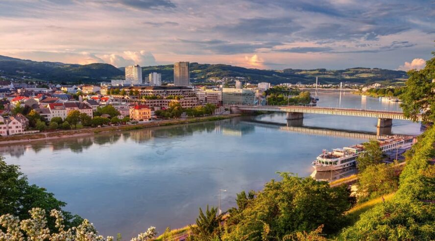 Linz Itavalta joenvarsi