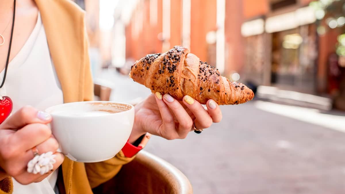Italialainen aamupala ruoka ja juoma