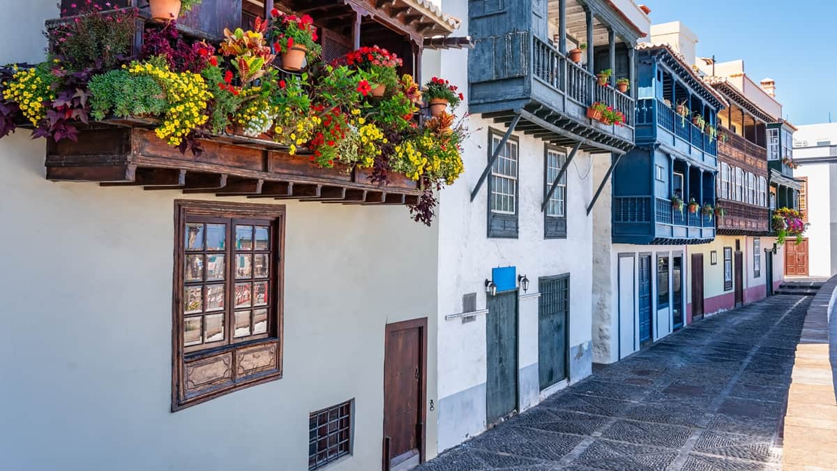 Varikkaita taloja Santa Cruz La Palma Kanariansaaret