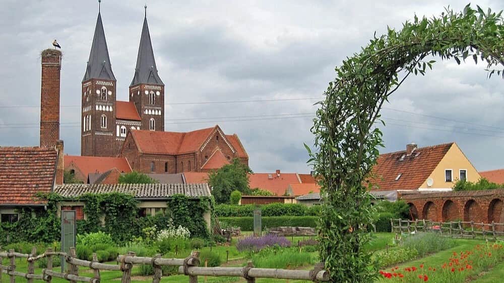 Jerichow luostarin puutarha c KlosterJerichow min (1)