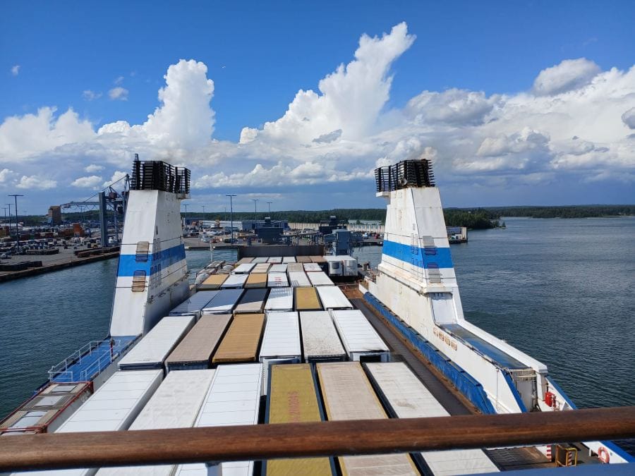 Finnlinesin Saksan laiva, jonka kannella rahtia.