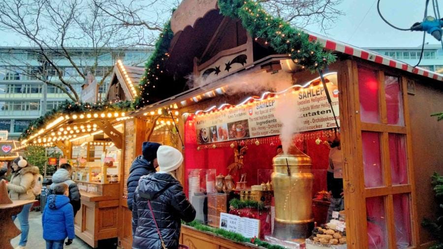 Joulumarkkinat yksin matkustavan kohteena Joulumarkkinakoju Saksassa.