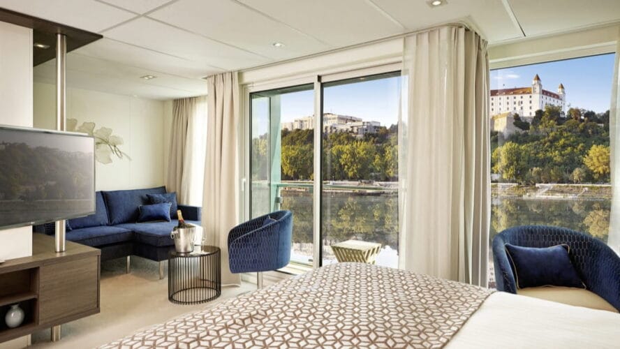 AMADEUS Riva Suite Suite with Balcony Lueftner Cruises Amadeus Tom Yasny (1)